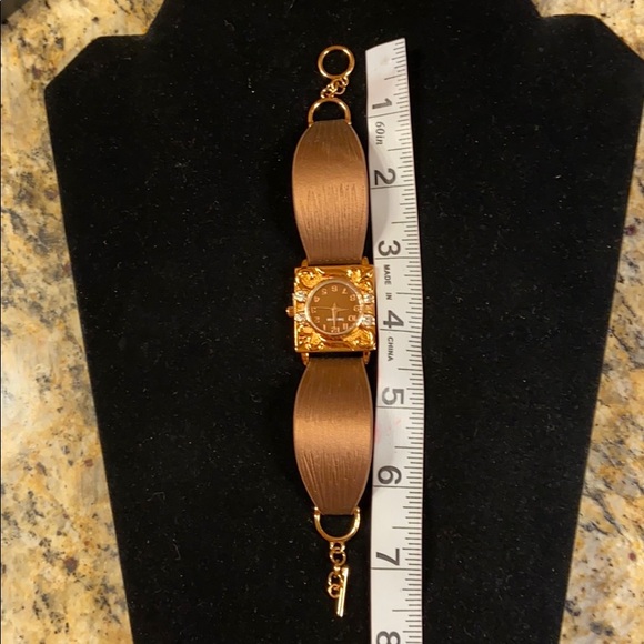 Charles Latour pink w leather band watch NIB - Picture 10 of 16